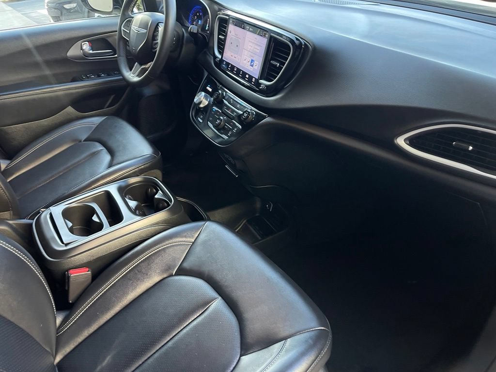 Used 2025 Chrysler Pacifica Select FWD image 19