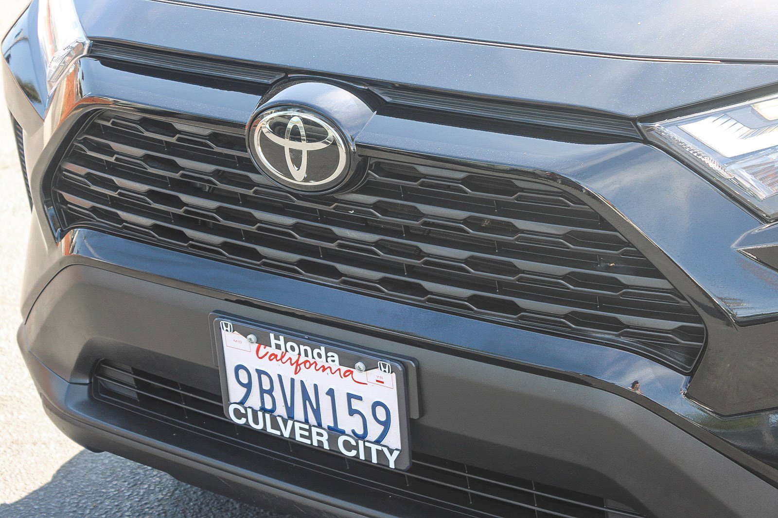 Used 2022 Toyota RAV4 XLE w/ Convenience Package image 6