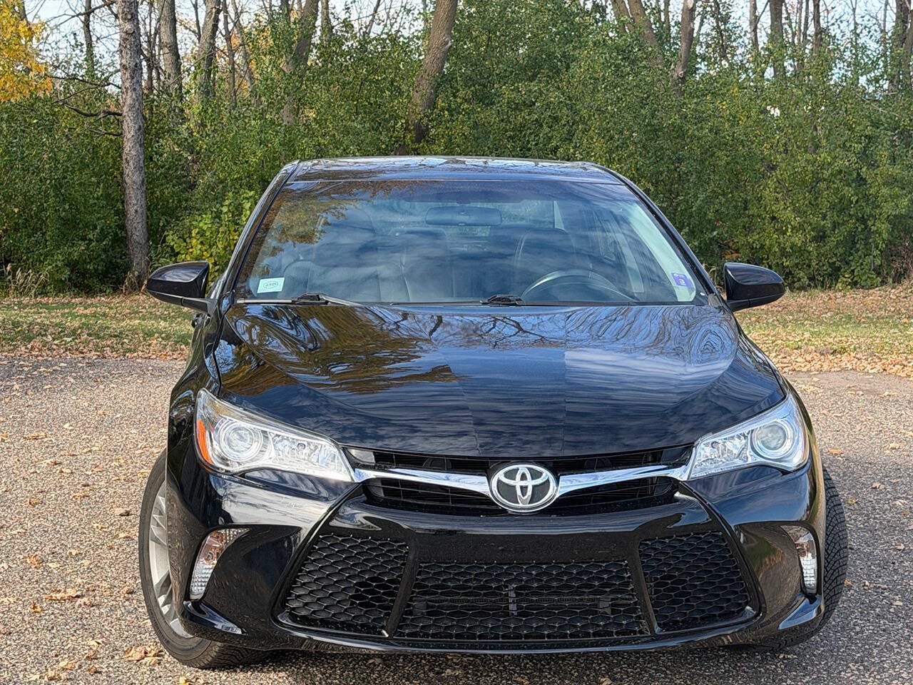 Used 2016 Toyota Camry SE w/ Moonroof Package FWD image 2