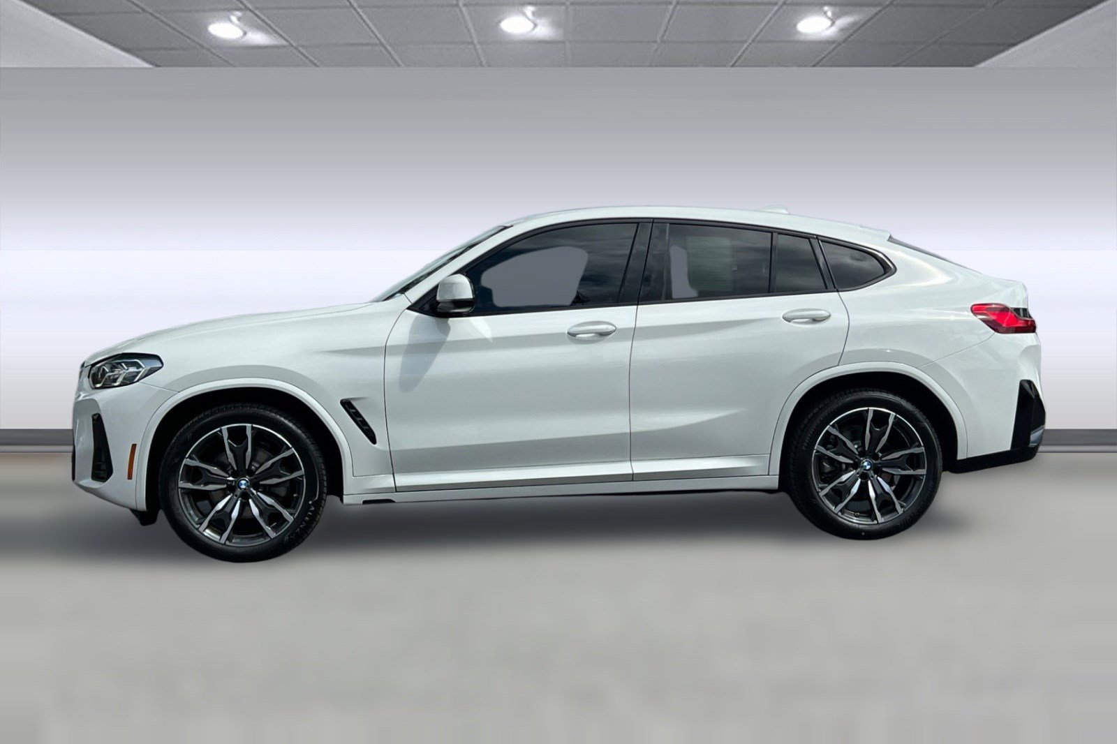 Certified 2023 BMW X4 xDrive30i w/ M Sport Package AWD/4WD image 2