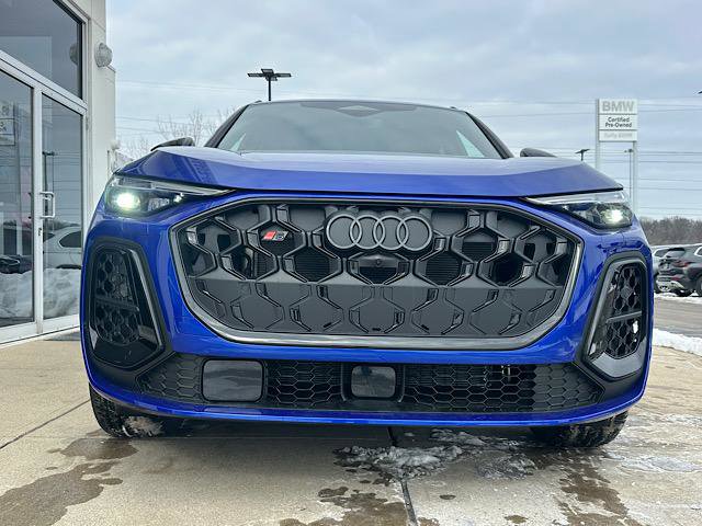 Used 2025 Audi SQ5 Prestige w/ Prestige Package image 2