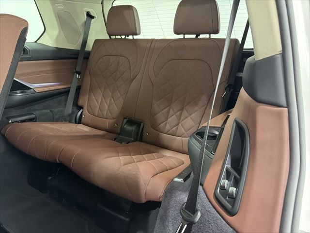 Used 2026 BMW X7 xDrive40i image 19