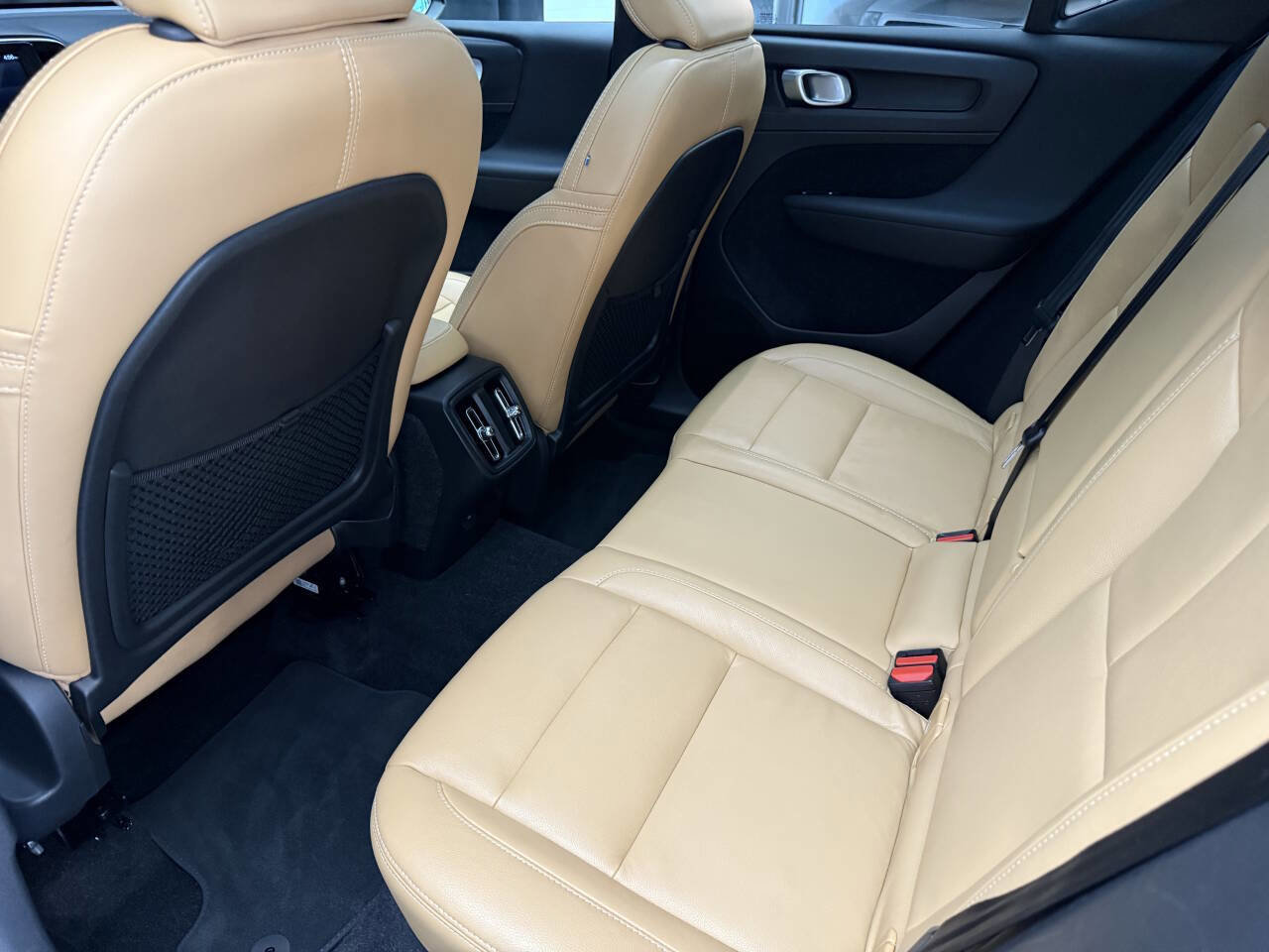 Used 2019 Volvo XC40 T5 Momentum image 18