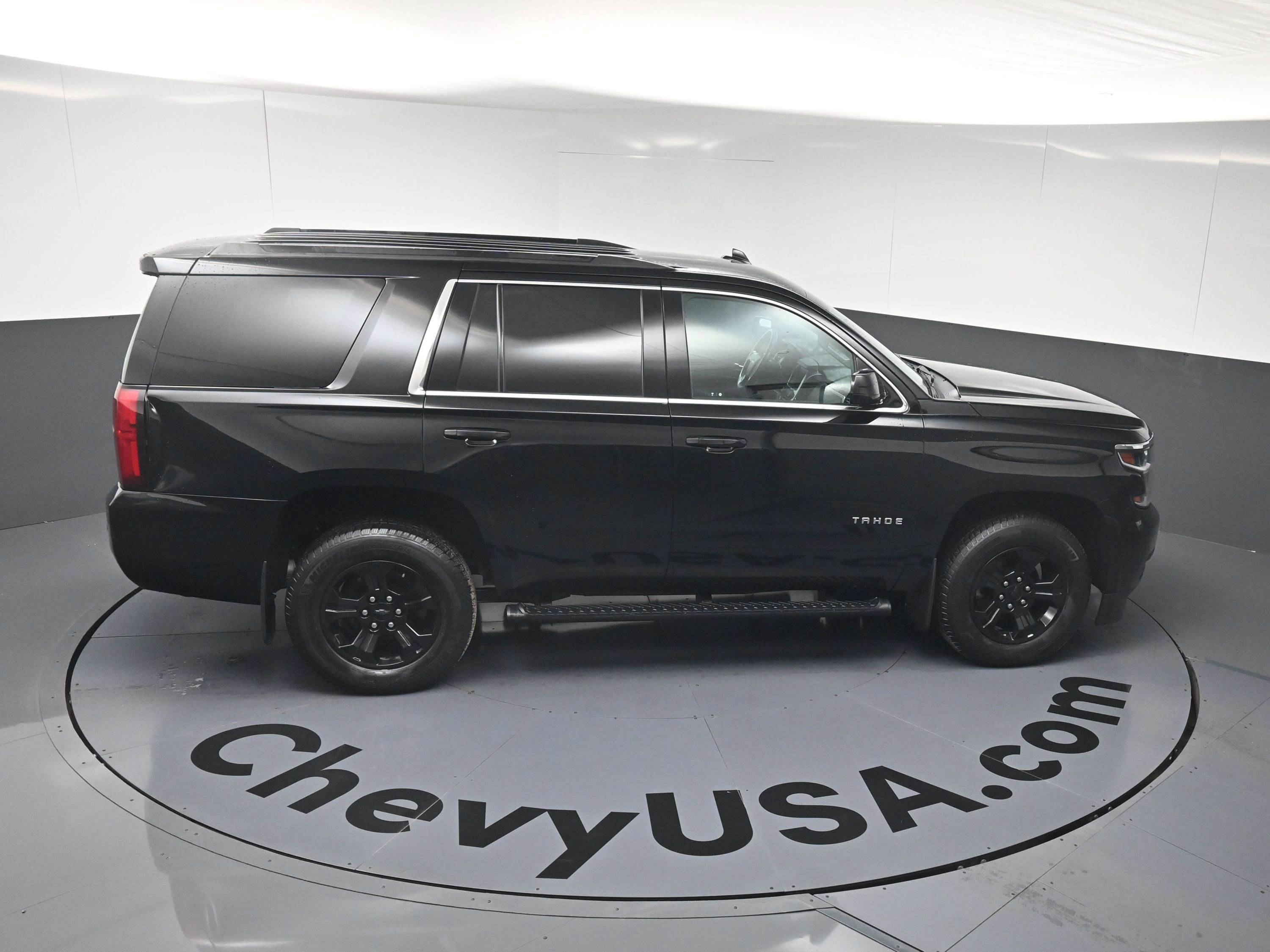 Used 2019 Chevrolet Tahoe LS w/ Enhanced Driver Alert Package AWD/4WD image 16