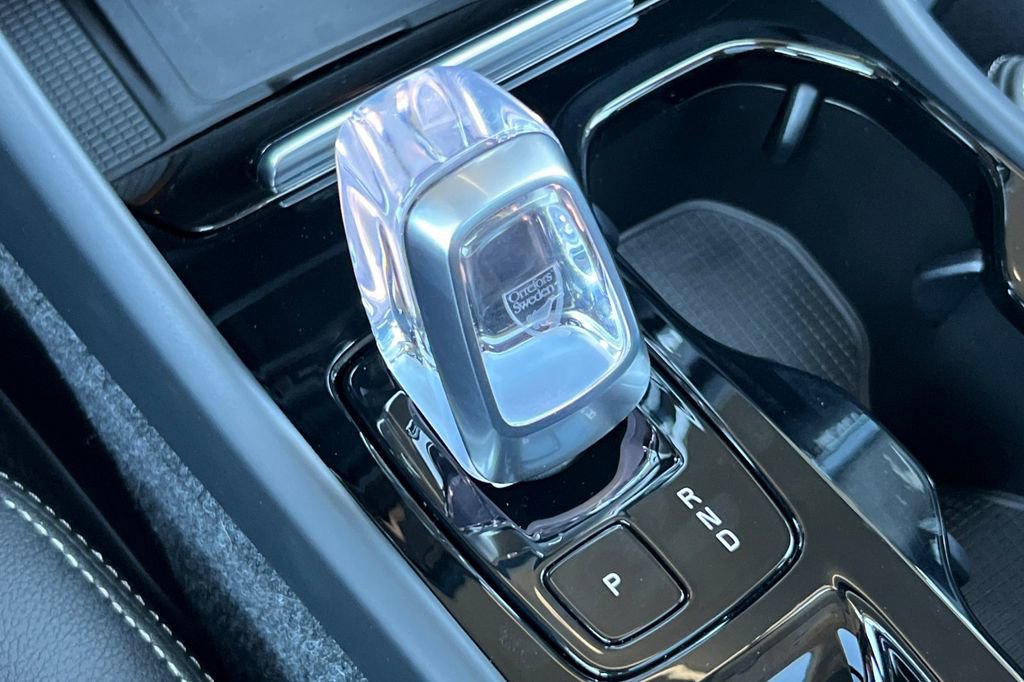 Used 2024 Volvo XC40 B5 Plus w/ Protection Package Premier image 21