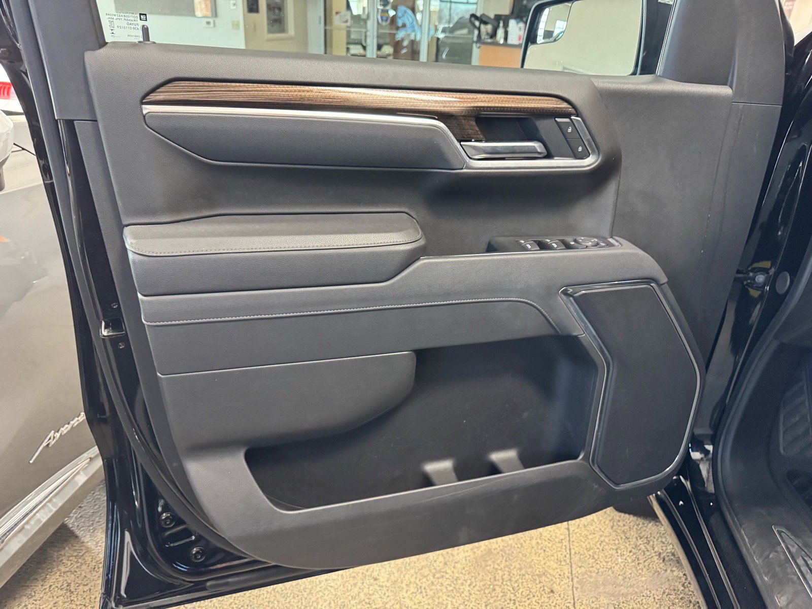 Used 2025 Chevrolet Silverado 1500 LT w/ Z71 Off-Road Package image 14