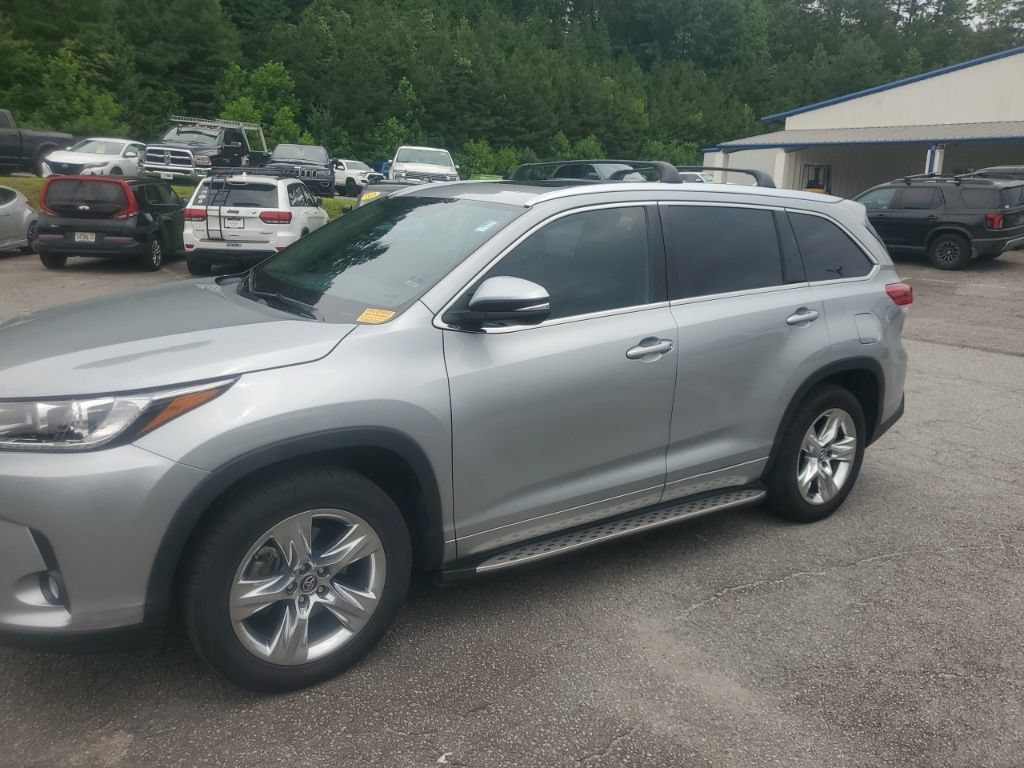 Used 2018 Toyota Highlander Limited FWD video 1
