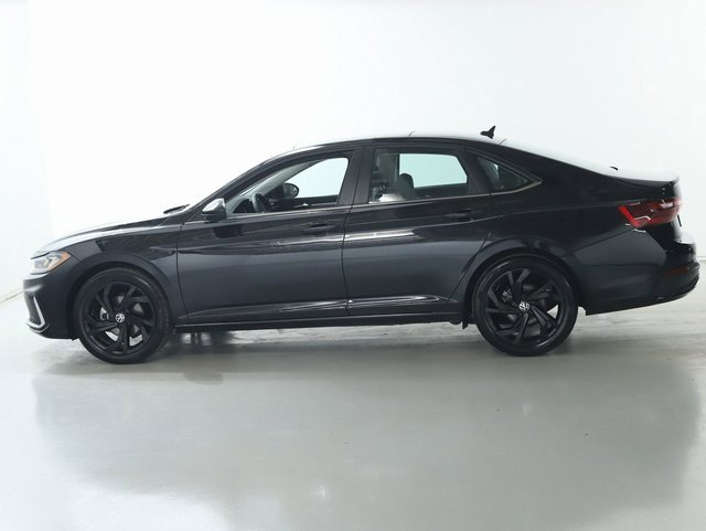 Used 2025 Volkswagen Jetta SE w/ Sunroof Package image 37