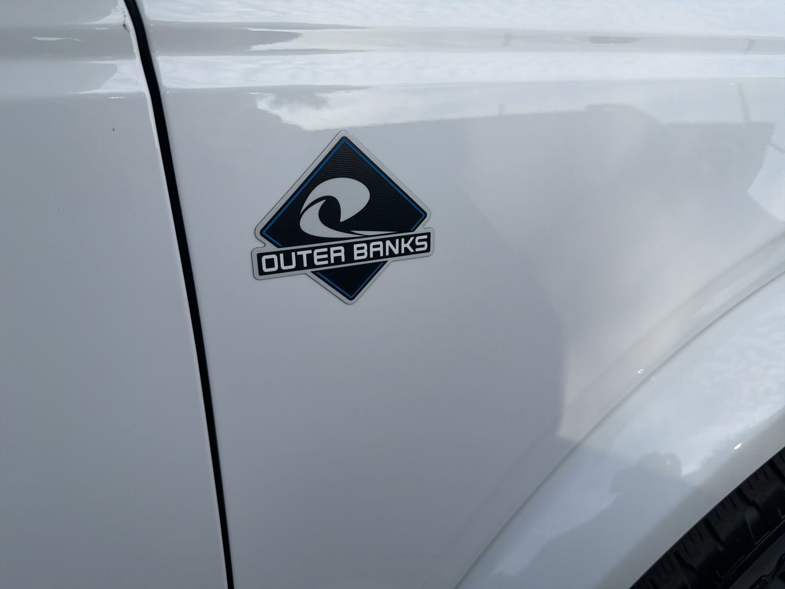 Used 2025 Ford Bronco Outer Banks AWD/4WD image 2