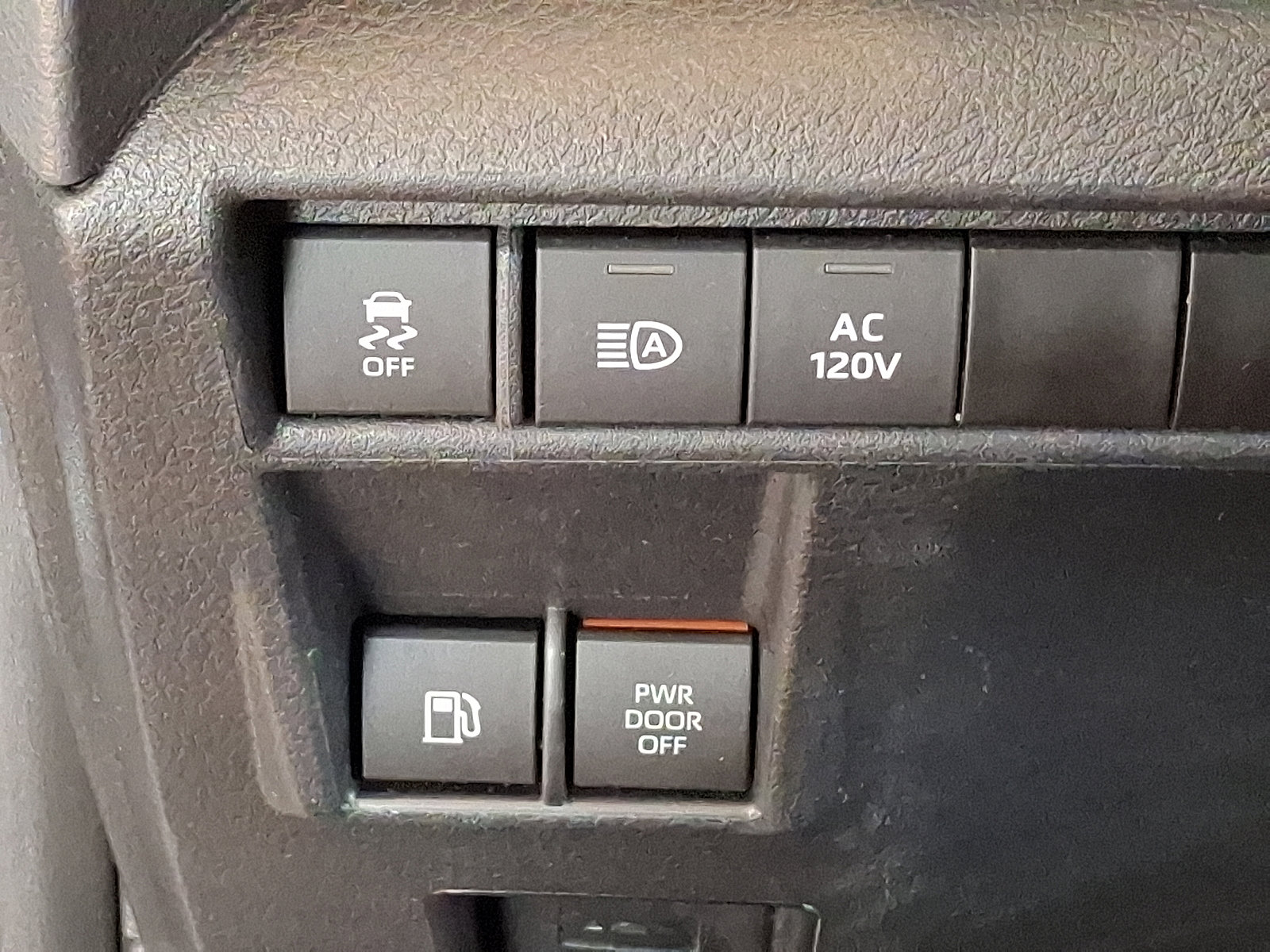 Certified 2023 Toyota Sienna XLE Woodland Edition image 26