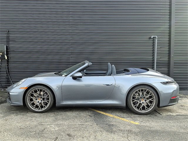 Used 2025 Porsche 911 Carrera image 2