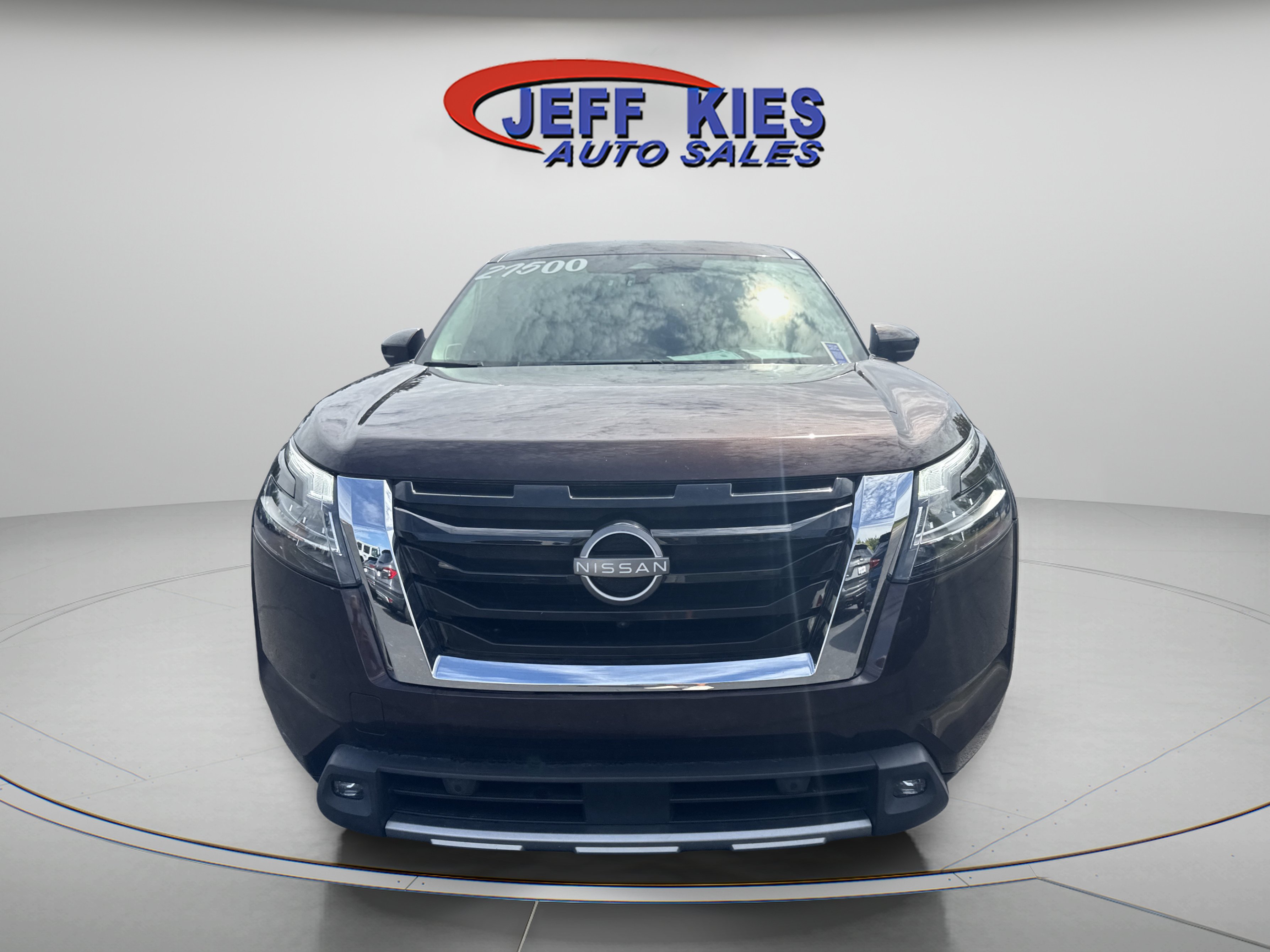 Used 2022 Nissan Pathfinder Platinum w/ Cargo Package AWD/4WD image 2