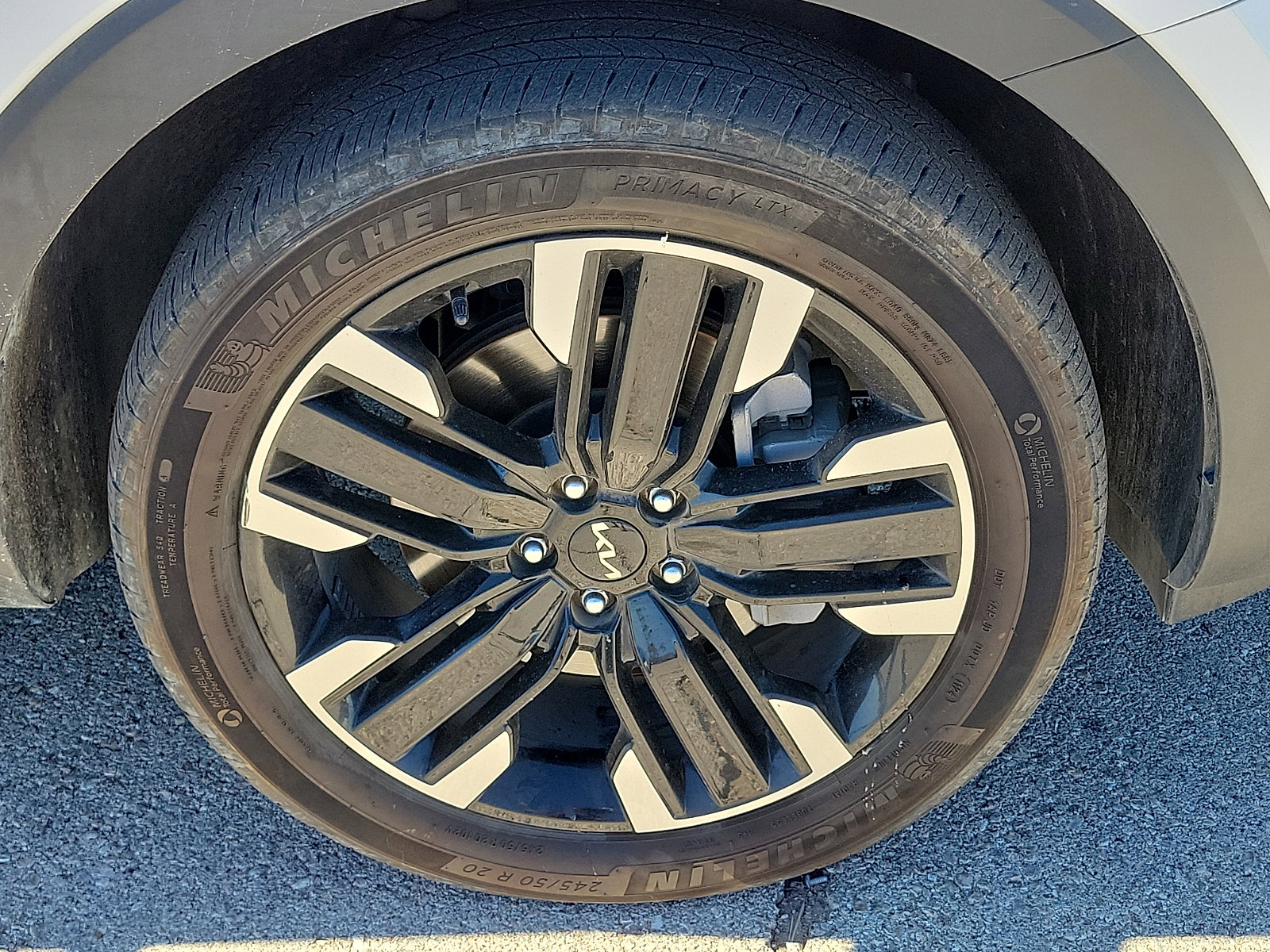 Used 2024 Kia Telluride SX Prestige w/ Towing Package image 7