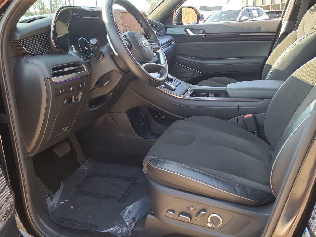 Used 2024 Hyundai Palisade Calligraphy image 11