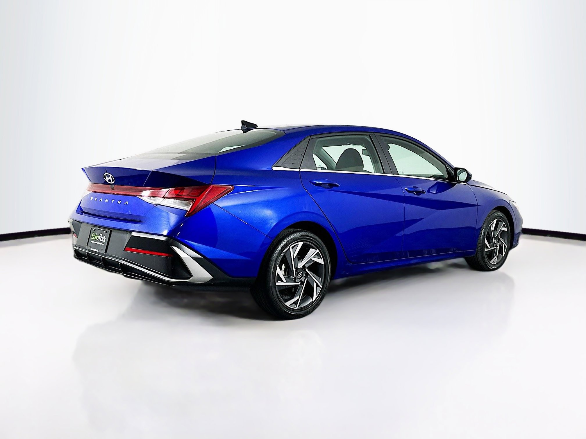 Used 2025 Hyundai Elantra SEL image 9