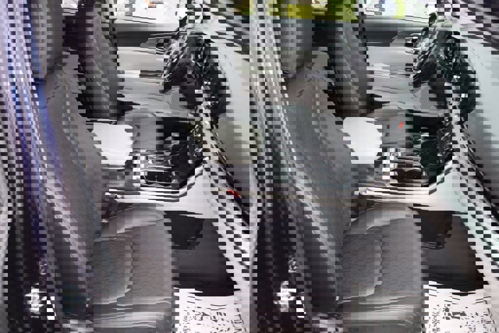 Used 2023 Kia Carnival LX image 13