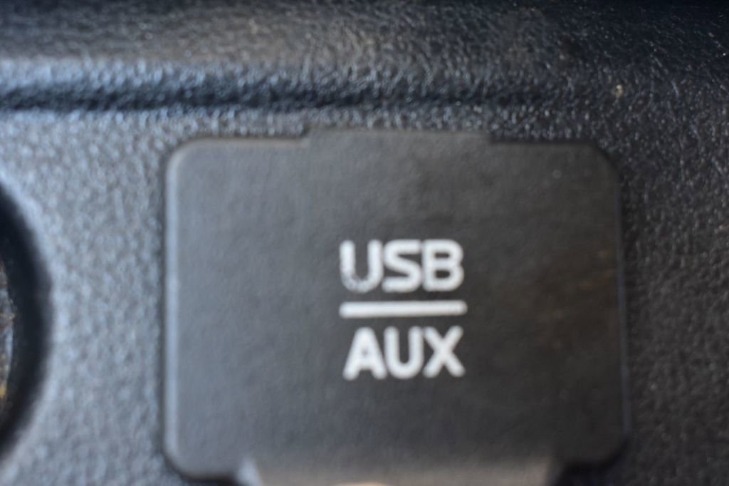 Used 2016 Nissan Versa Note SV image 34