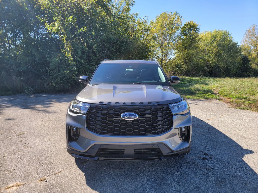 New 2026 Ford Explorer ST-Line w/ ST-Line Street Pack image 2