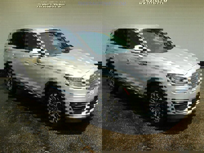 Used 2019 Lincoln Nautilus Select image 4