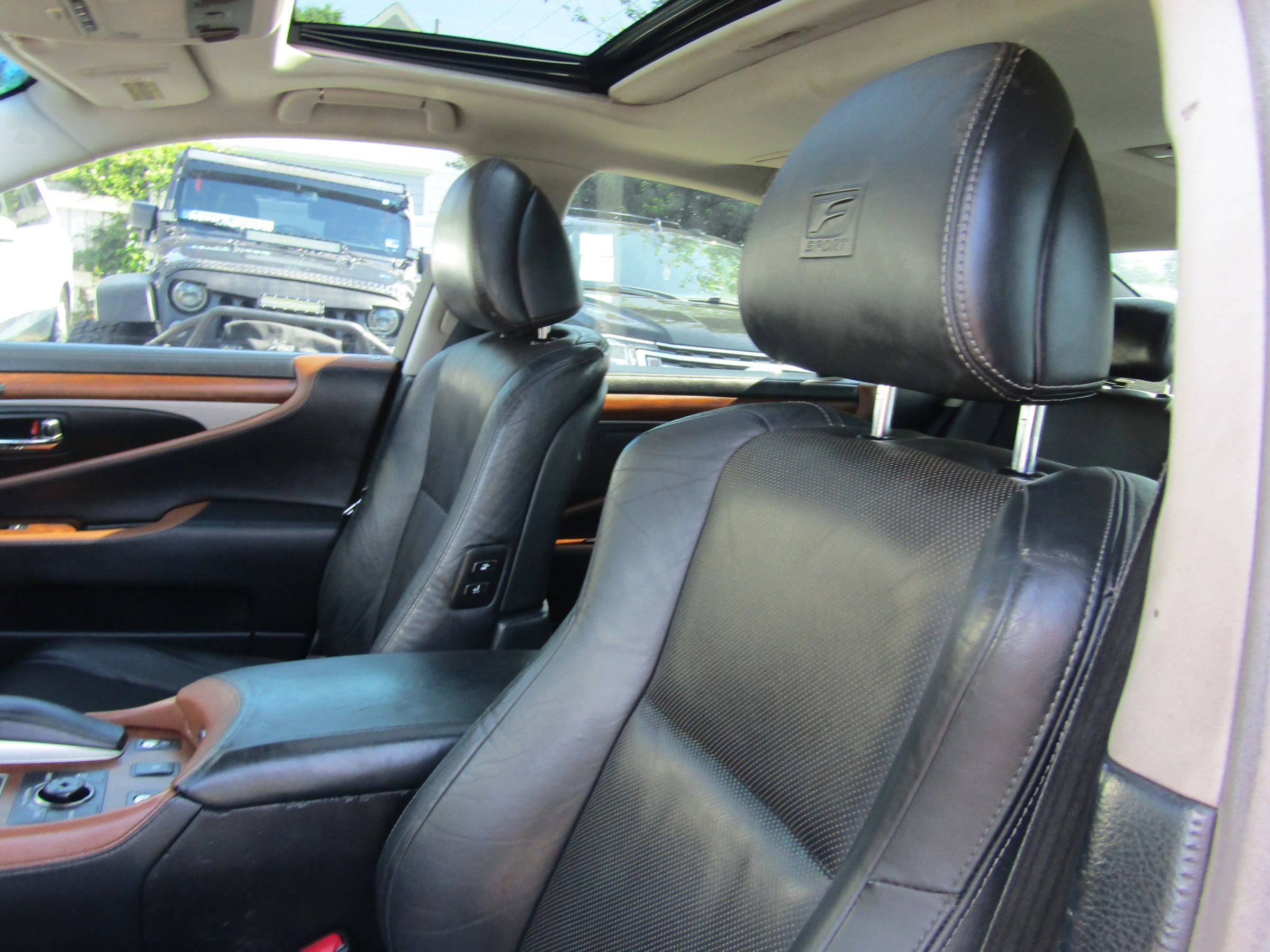 Used 2013 Lexus LS 460 AWD w/ Comfort Pkg image 11