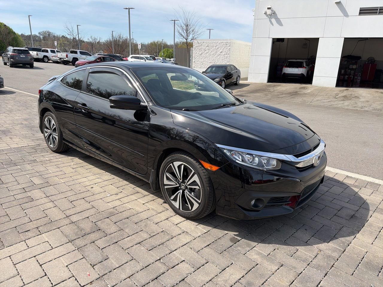 Used 2018 Honda Civic EX-T image 2