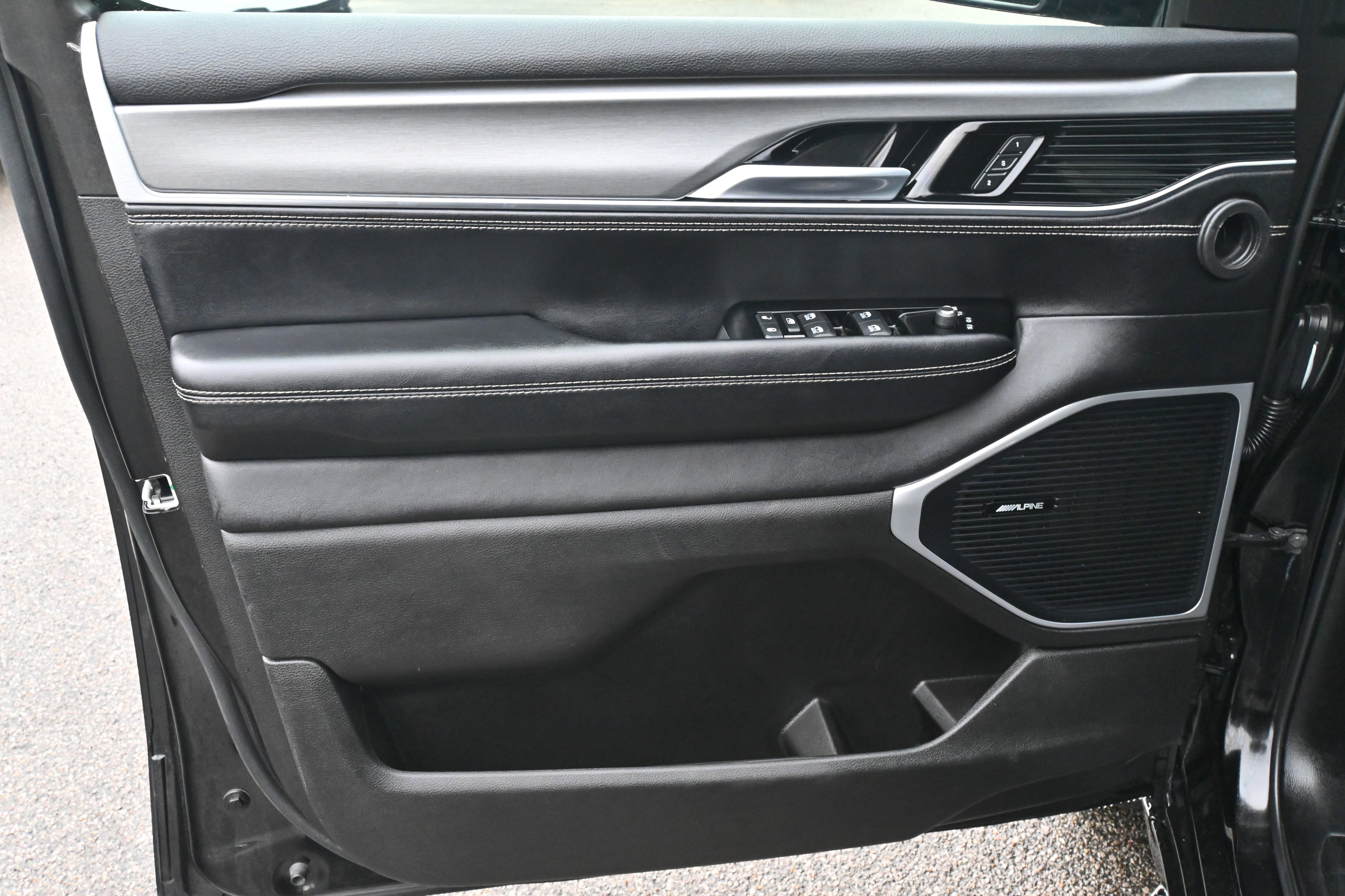 Used 2024 Jeep Wagoneer Series II image 32