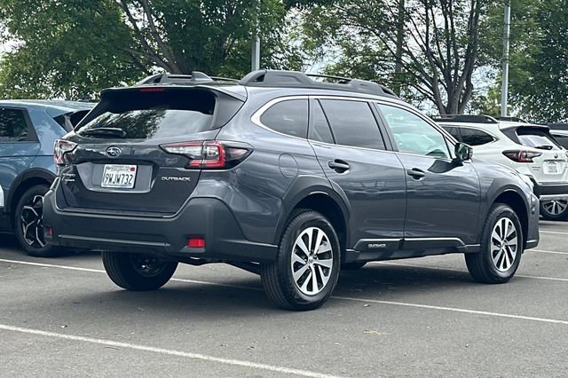 Used 2025 Subaru Outback Premium image 4
