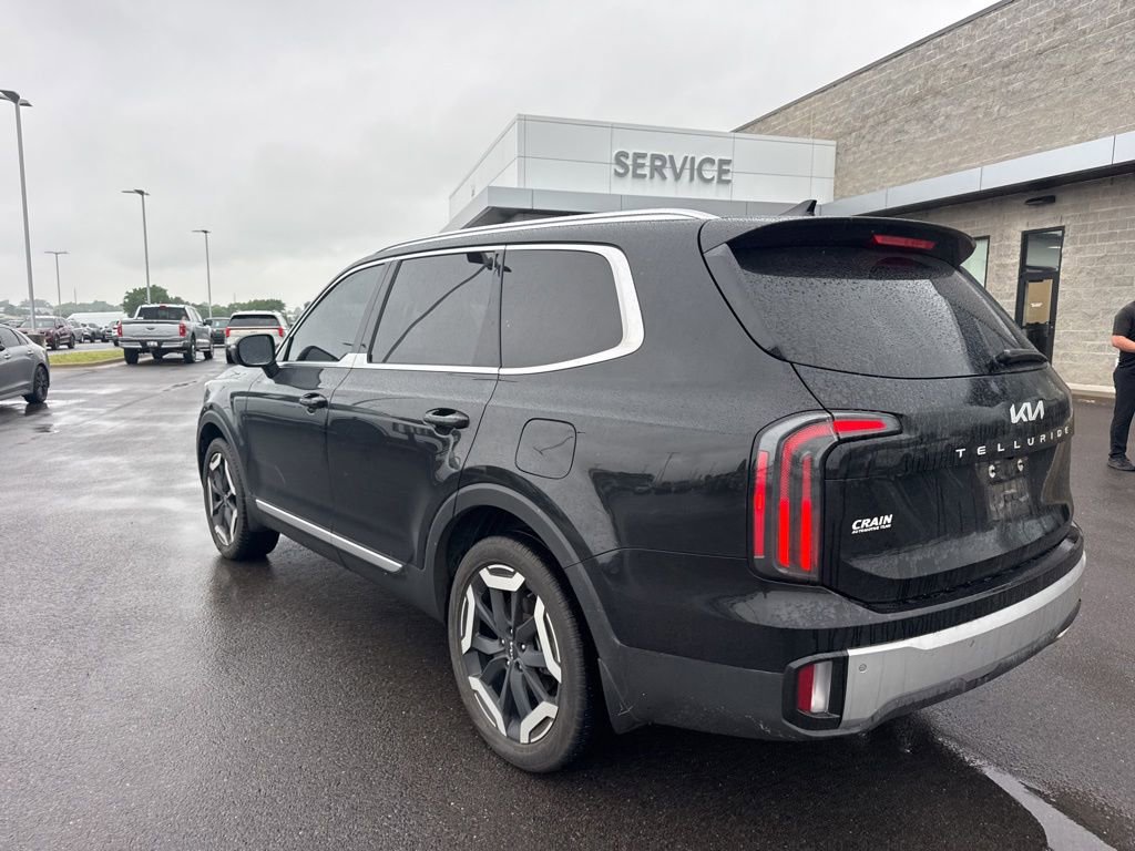 Used 2023 Kia Telluride EX w/ EX Captain's Chair Package FWD image 8