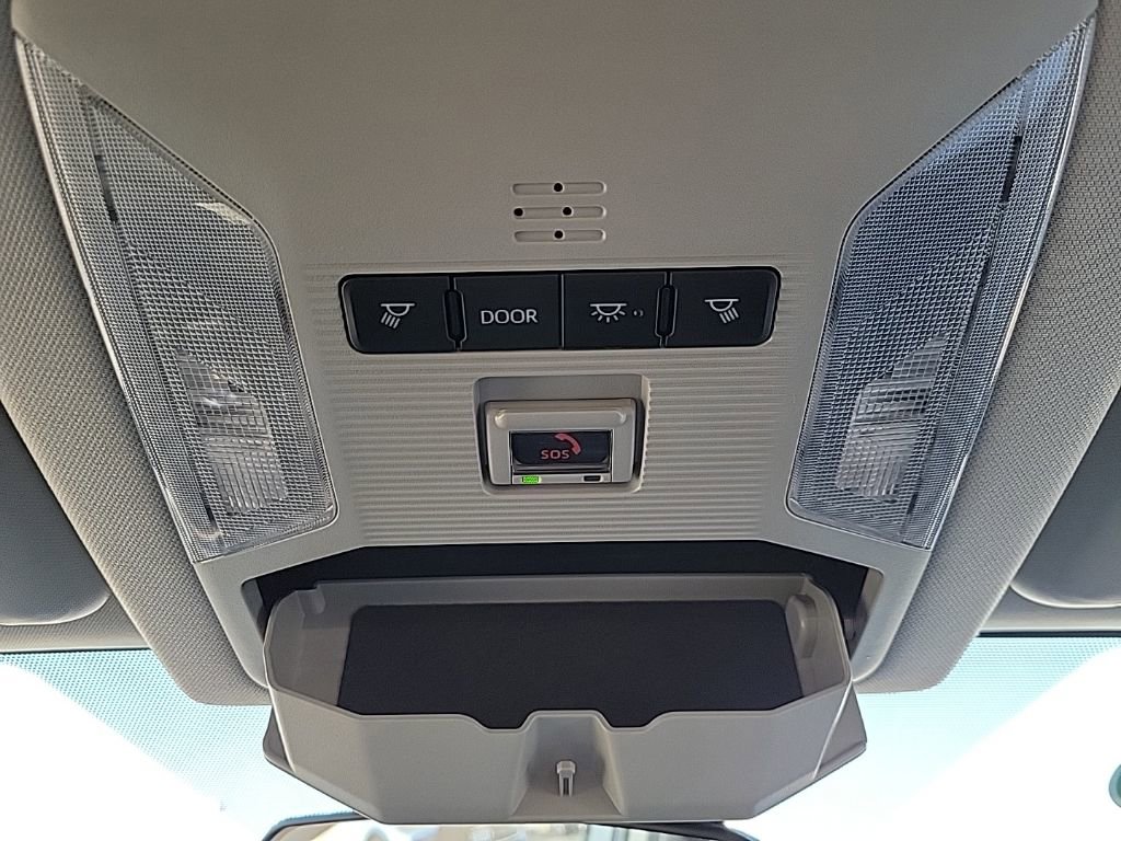 Used 2024 Toyota RAV4 LE AWD/4WD image 17