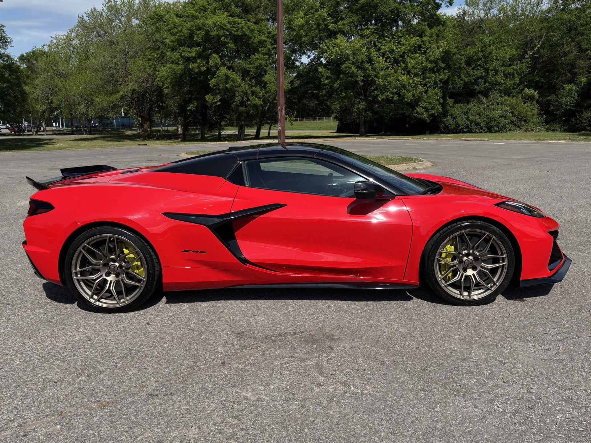 Used 2023 Chevrolet Corvette Z06 w/ Stealth Interior Trim Package RWD image 8