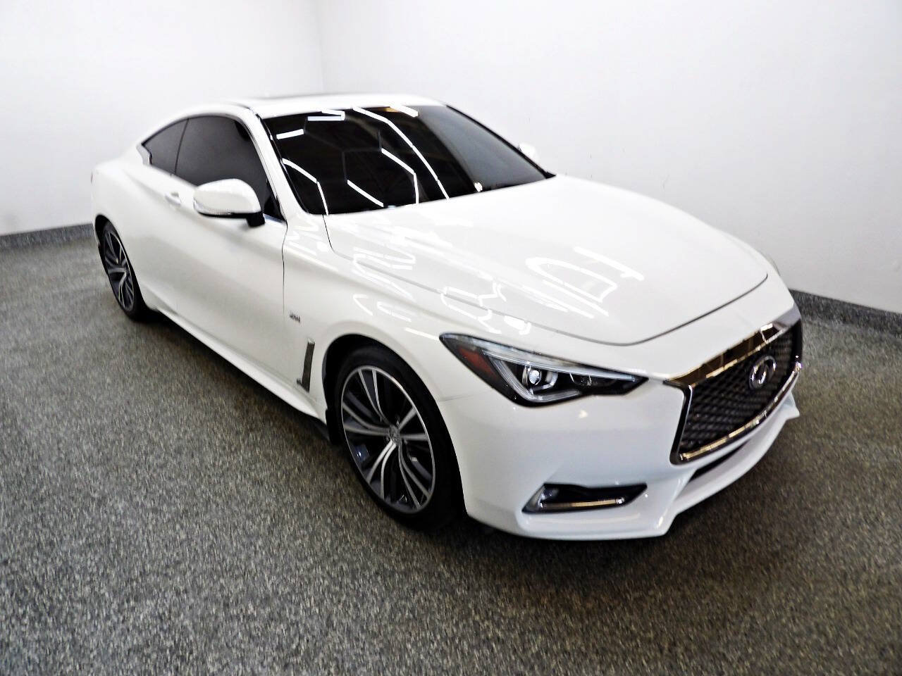 Used 2017 INFINITI Q60 2.0t w/ Premium Plus Package 2.0T AWD/4WD image 3