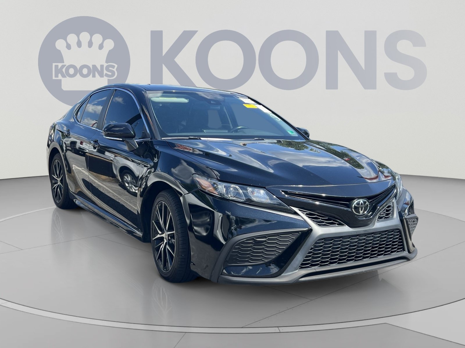 Used 2022 Toyota Camry SE FWD image 5