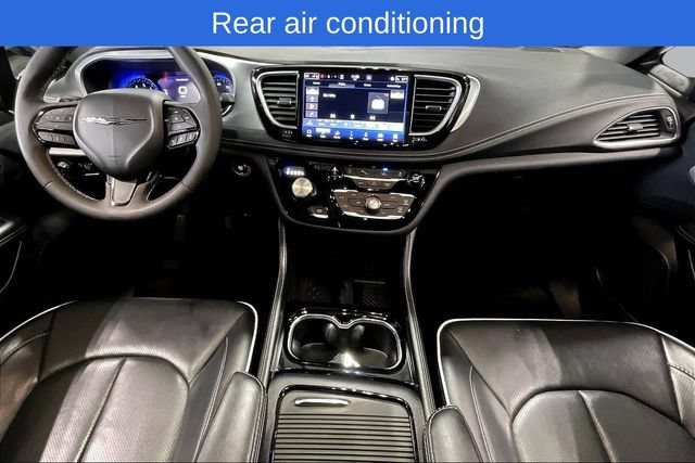 Used 2025 Chrysler Pacifica Limited FWD image 10
