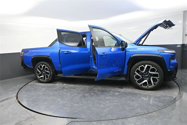 Used 2025 Chevrolet Silverado EV RST image 39