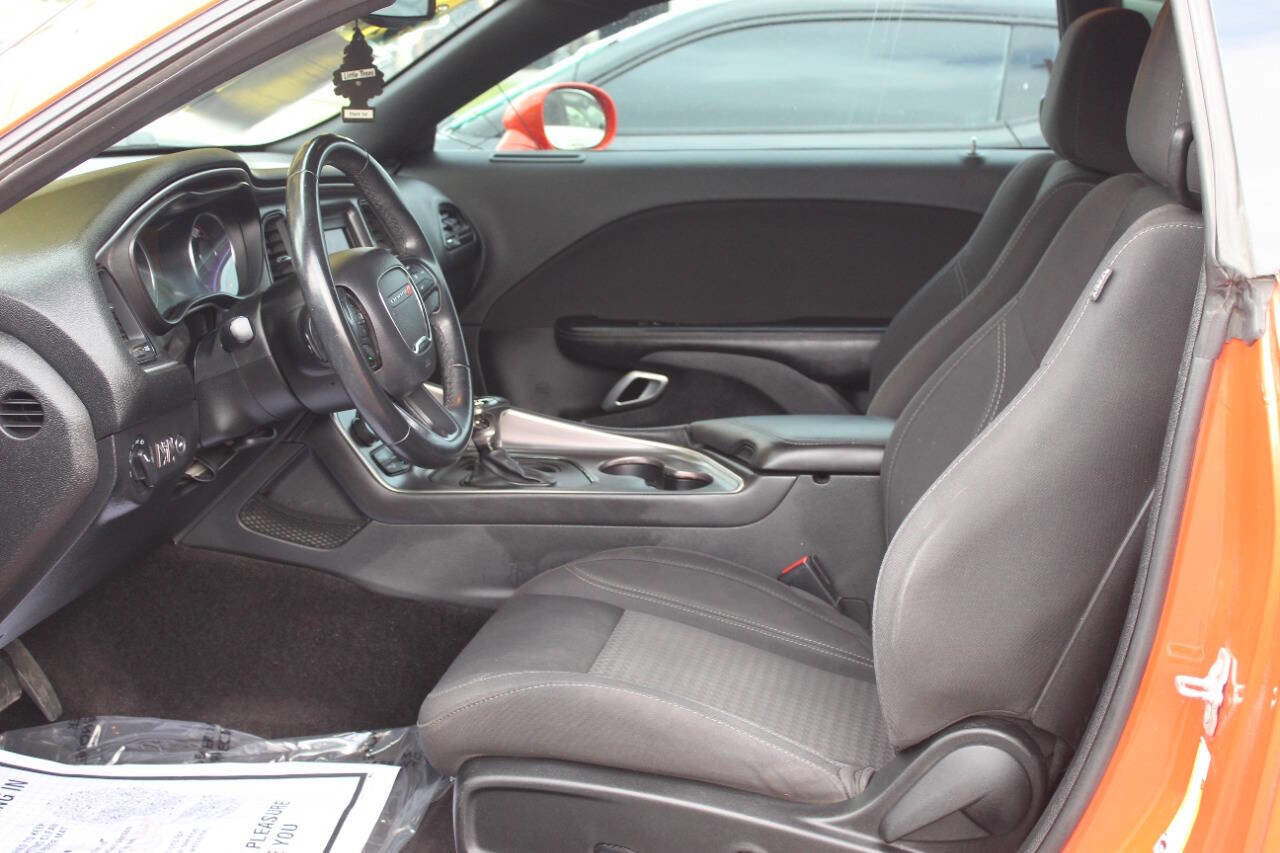 Used 2019 Dodge Challenger SXT RWD image 13