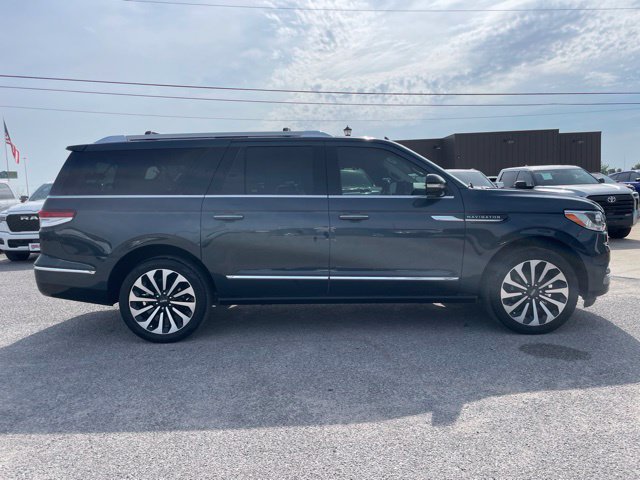 Used 2024 Lincoln Navigator L Reserve AWD/4WD image 4