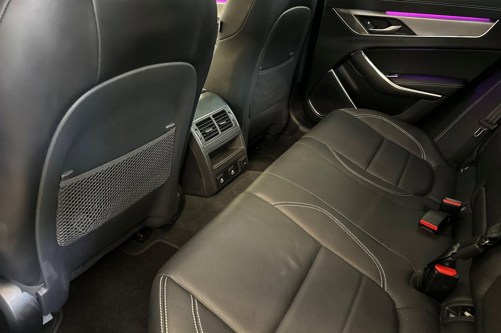 Used 2022 Jaguar XF R-Dynamic SE image 26