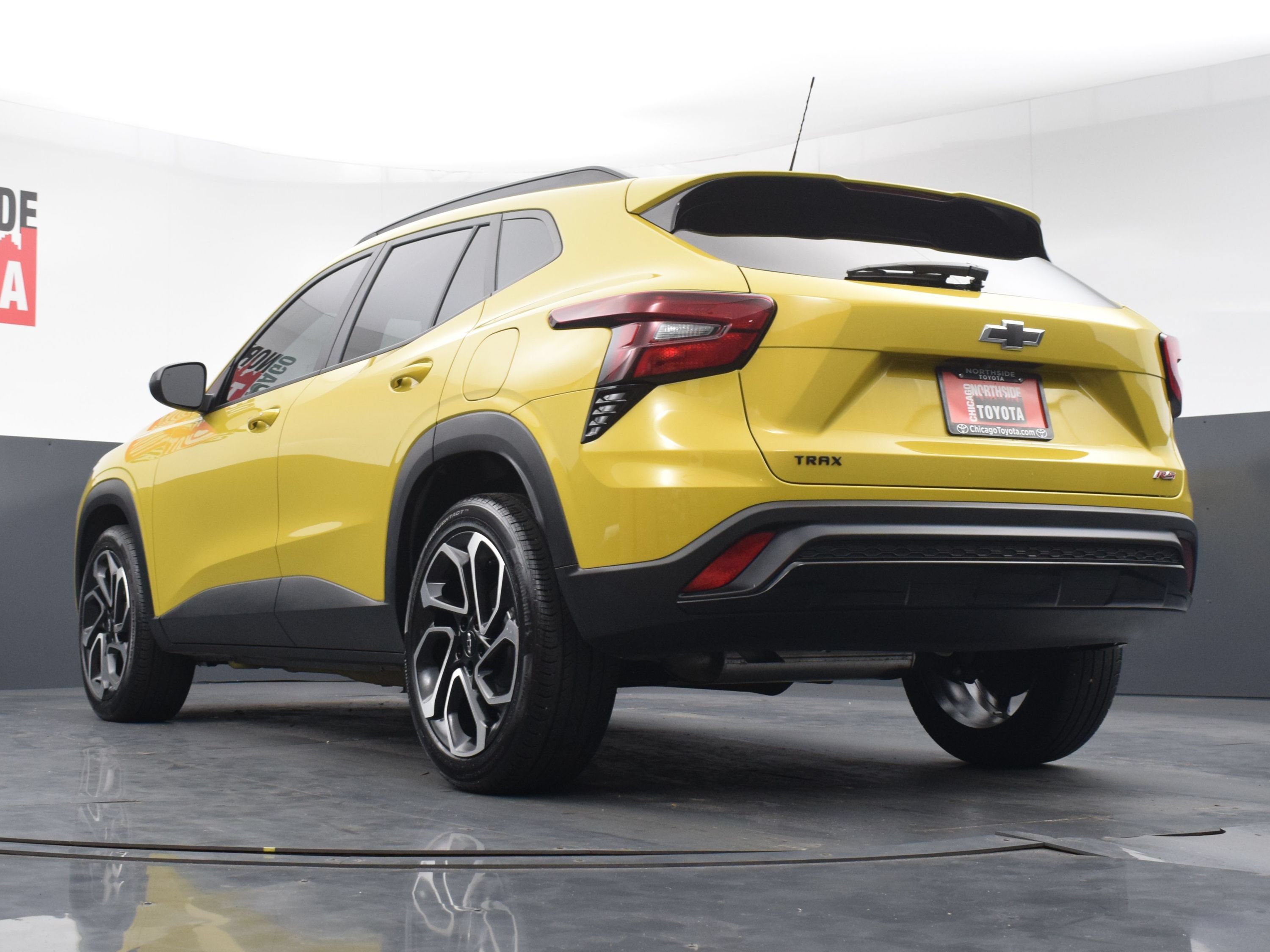 Used 2024 Chevrolet Trax RS w/ Sunroof Package FWD image 30