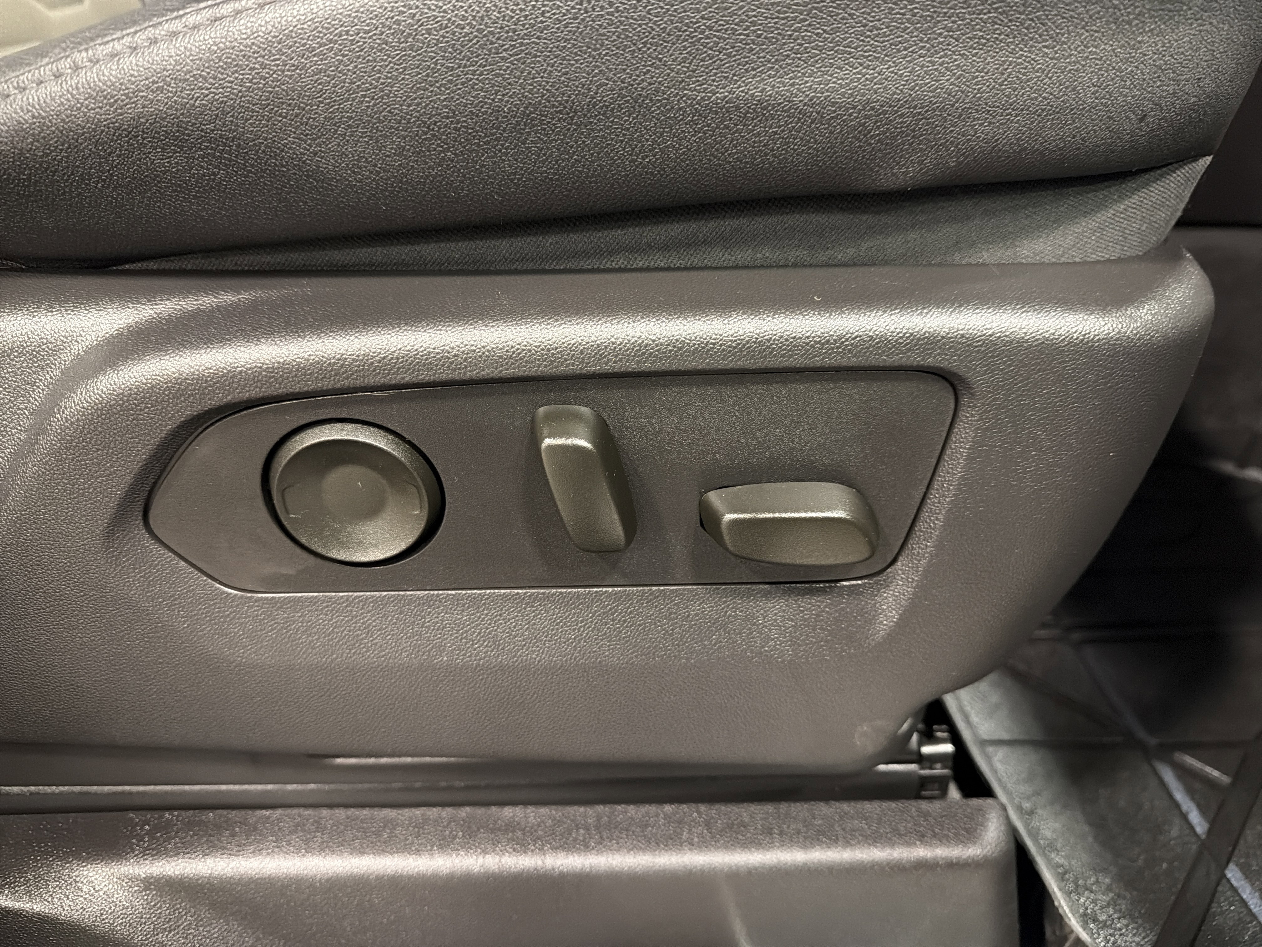 Used 2024 Chevrolet Silverado 1500 ZR2 image 11