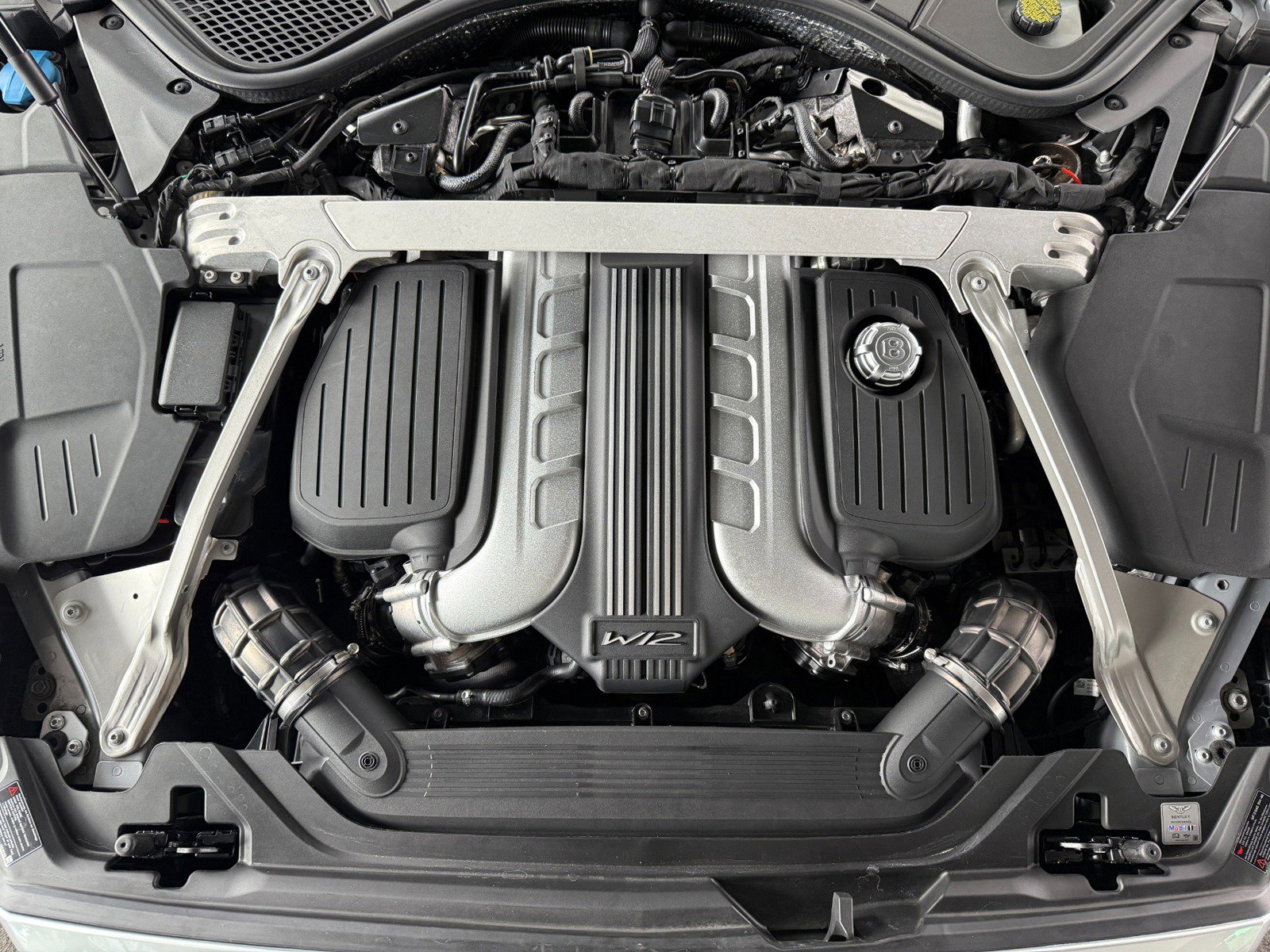 Used 2022 Bentley Flying Spur W12 image 38