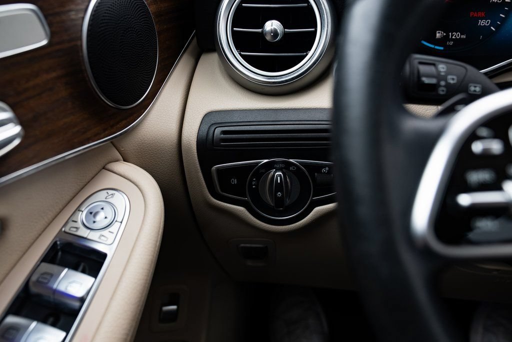 Used 2022 Mercedes-Benz GLC 300 4MATIC image 13