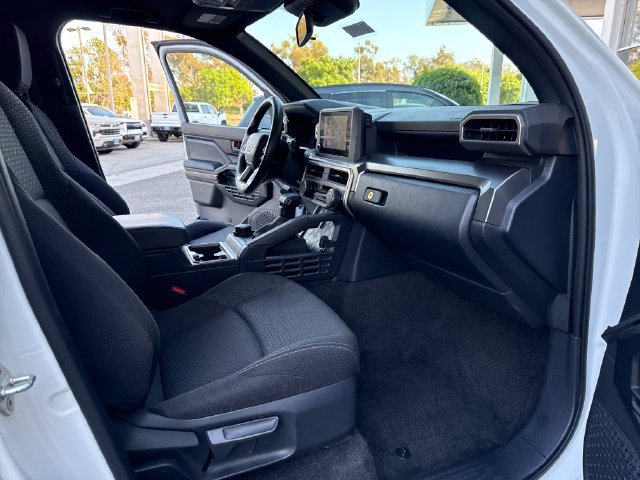 Used 2025 Toyota 4Runner SR5 AWD/4WD image 35