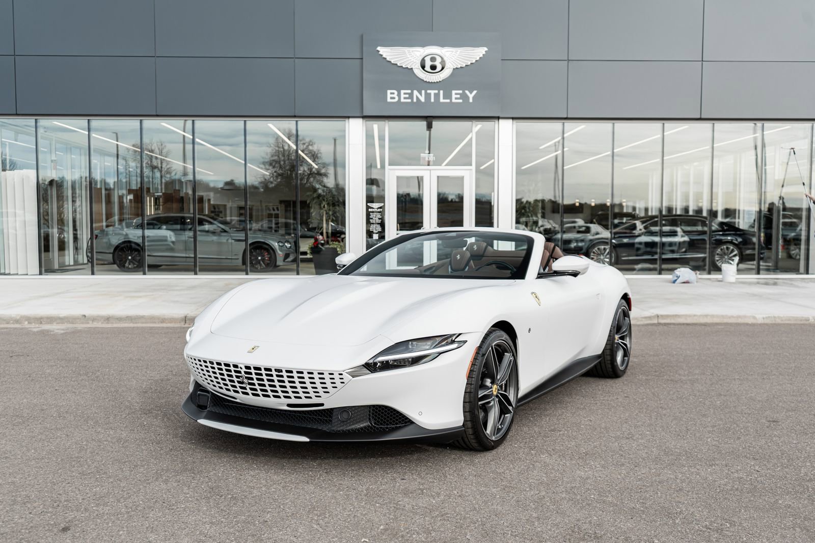 Used 2024 Ferrari Roma Spider image 1