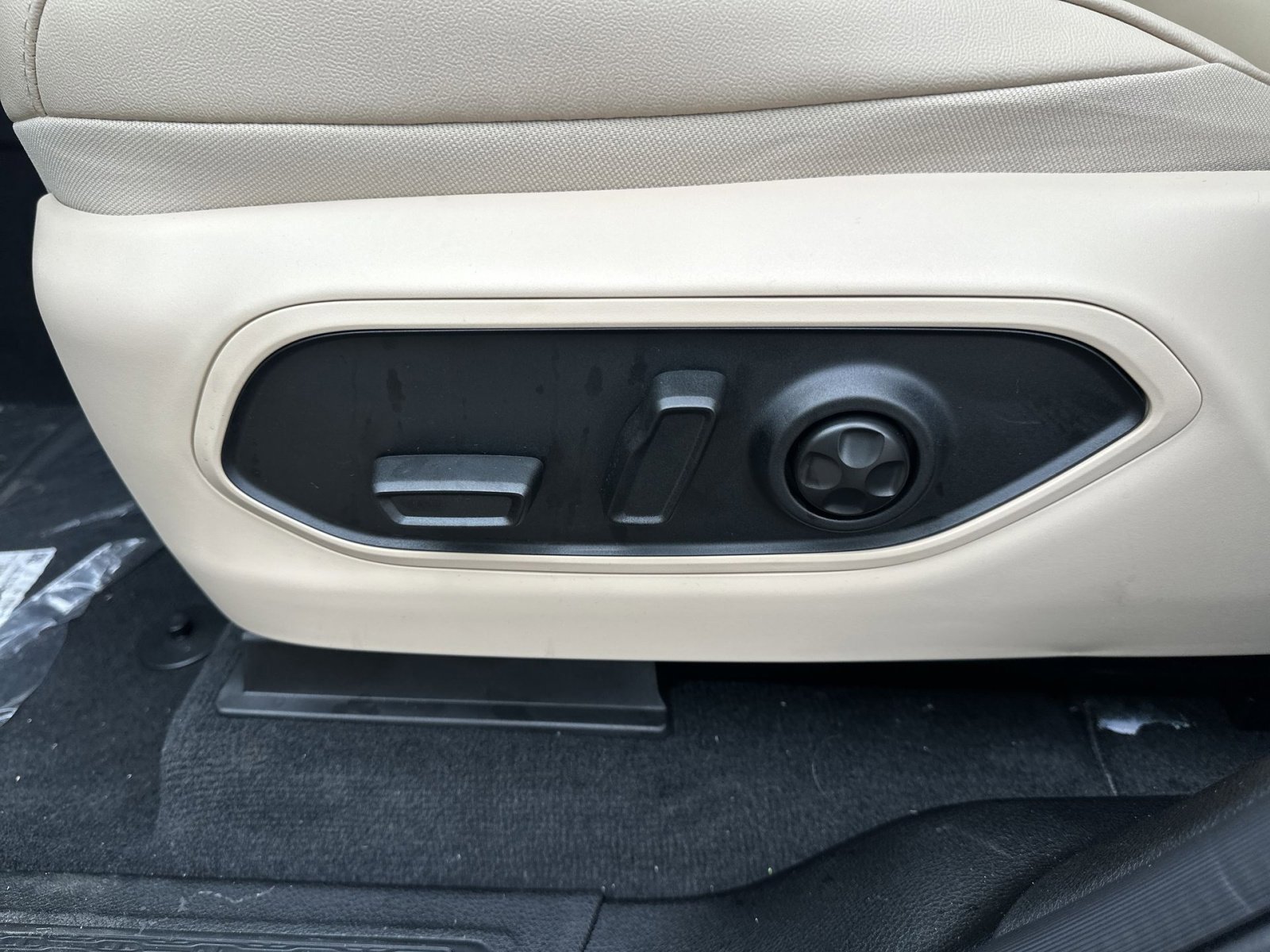 New 2025 Jeep Grand Cherokee Limited w/ Luxury Tech Group II image 14