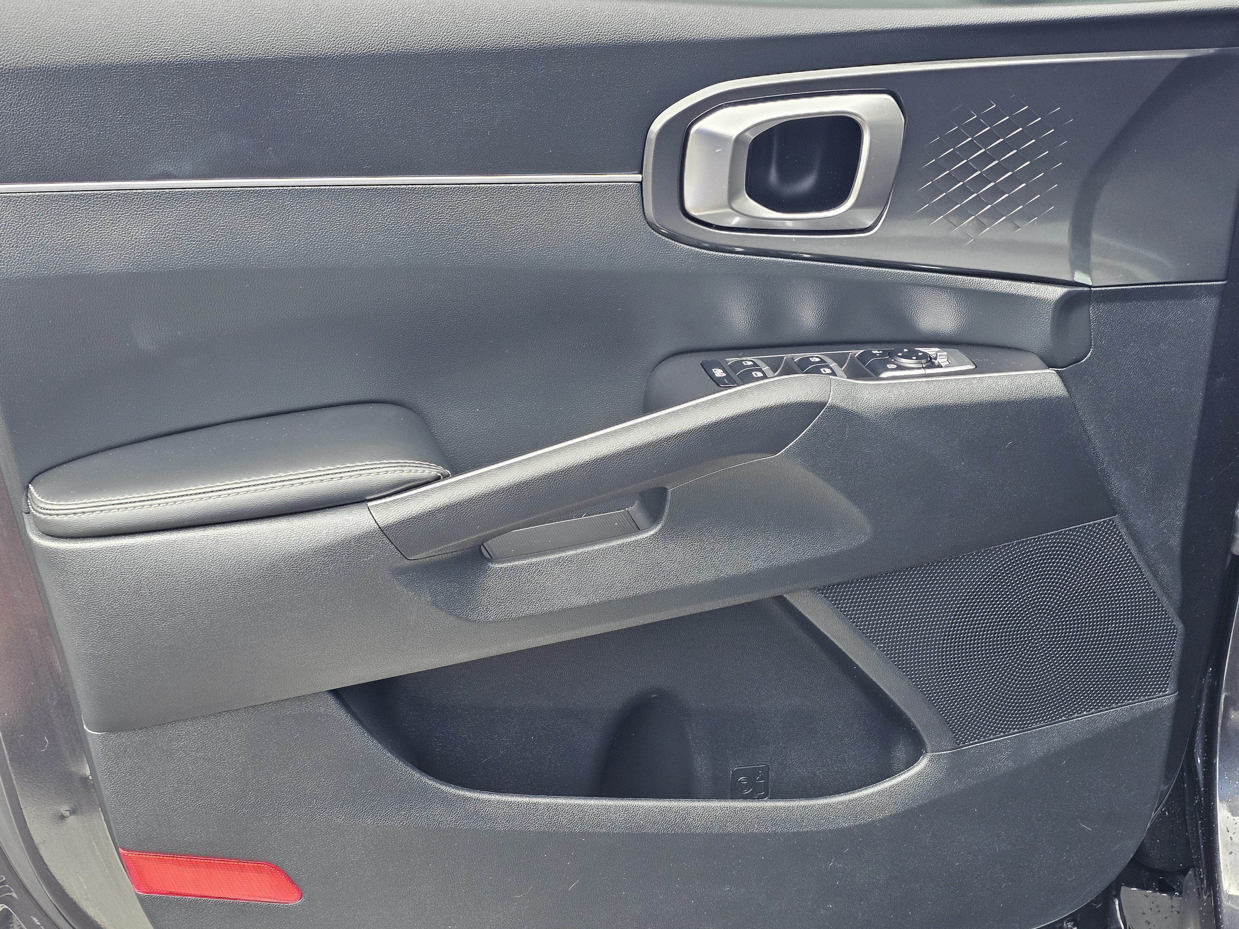 Used 2025 Kia Sorento EX w/ Panoramic Sunroof Package FWD image 15