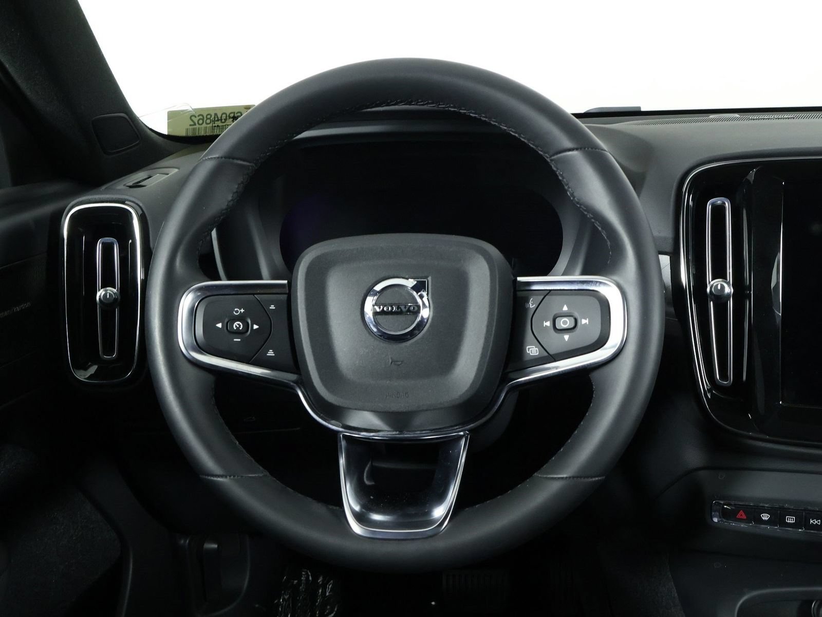 Certified 2023 Volvo XC40 Recharge Ultimate w/ Protection Package Premier AWD/4WD image 8