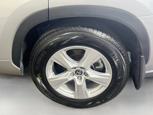 Used 2023 Toyota Highlander L FWD image 25