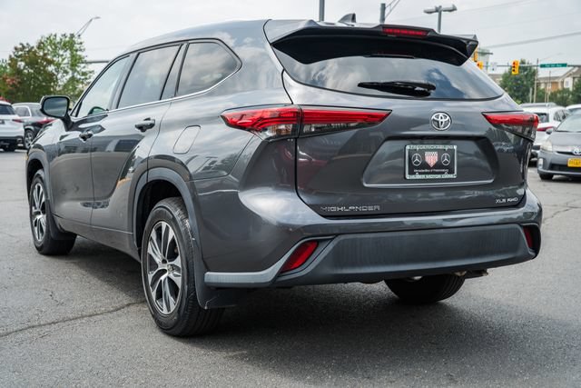 Used 2020 Toyota Highlander XLE AWD/4WD image 5
