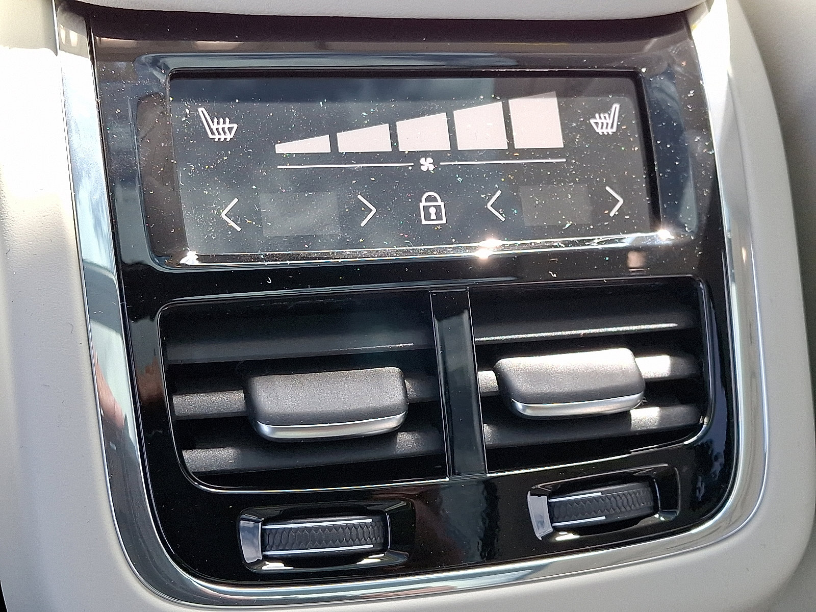 New 2026 Volvo XC60 B5 Ultra w/ Protection Package Premier image 6