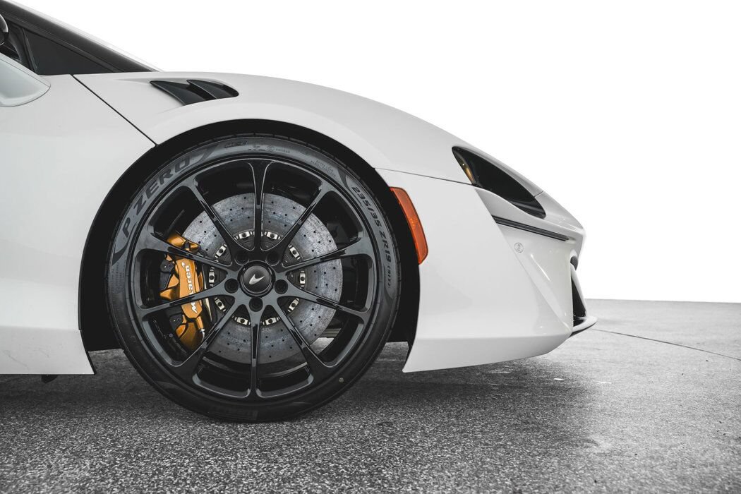 Used 2025 McLaren Artura Spider RWD image 4